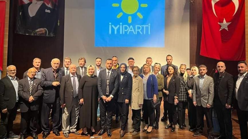 İYİ PARTİ SAPANCA'DA, ERDEM ŞIKKİBAR GÜVEN TAZELEDİ