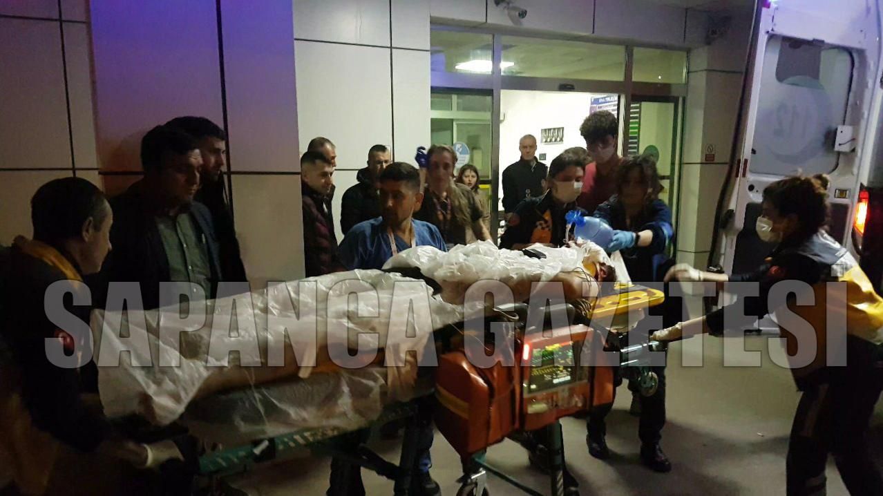 SAPANCA'DA OTOMOBİLE ÇARPAN MOTOSİKLET SÜRÜCÜSÜ YARALANDI