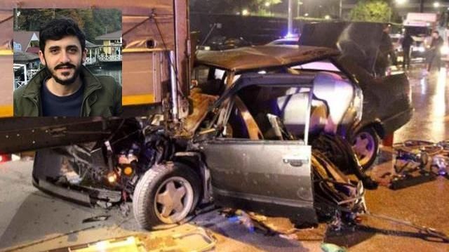 OTOMOBİL TIRA ÇARPTI: 2 ÖLÜ, 2 YARALI