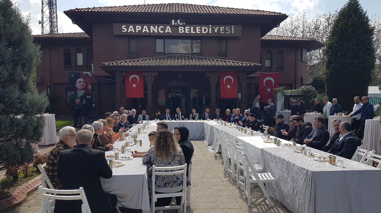 SAPANCA'DA PROTOKOL BAYRAMLAŞMASI