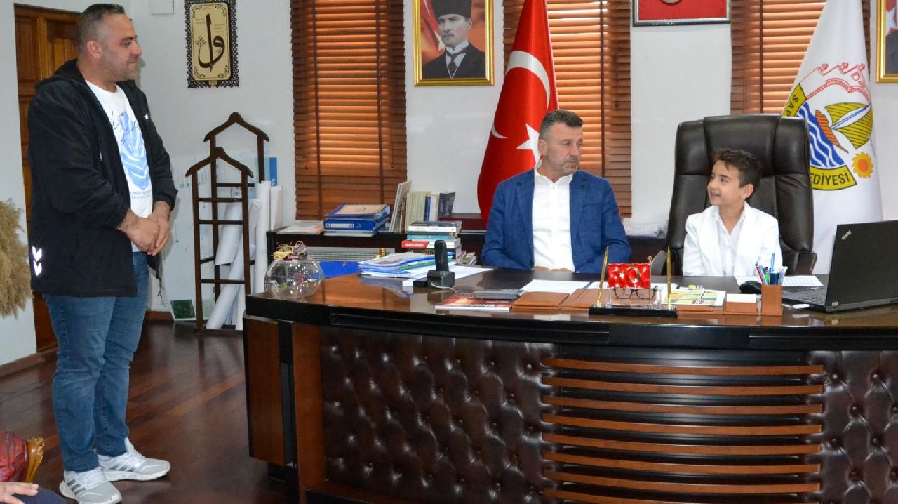 SAPANCA BELEDİYE BAŞKANLIĞI KOLTUĞUNA ALPARSLAN TARIK TUĞRA OTURDU