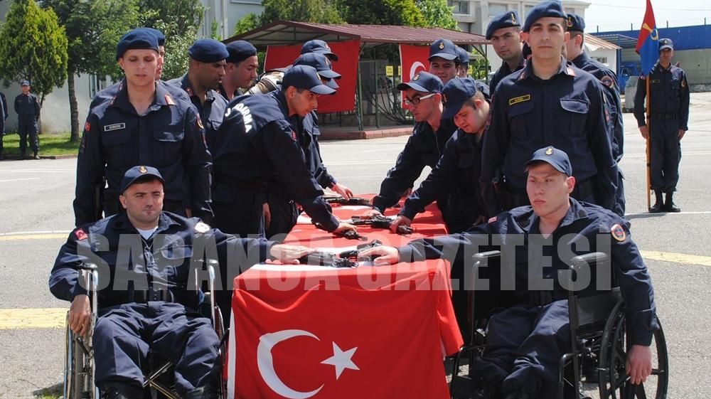 BİR GÜNLÜĞÜNE ÇAKI GİBİ ASKER OLDULAR