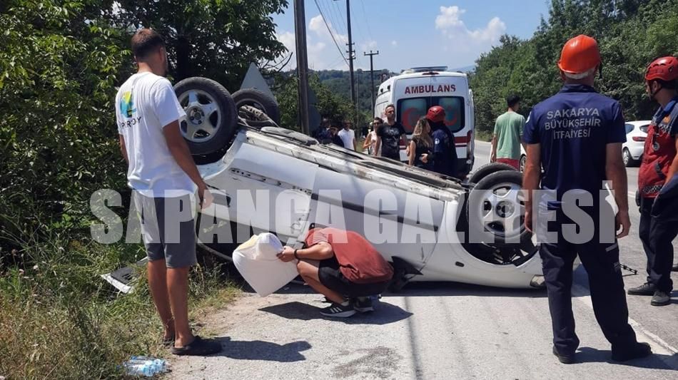 SAPANCA'DA OTOMOBİL TAKLA ATARAK TERS DÖNDÜ