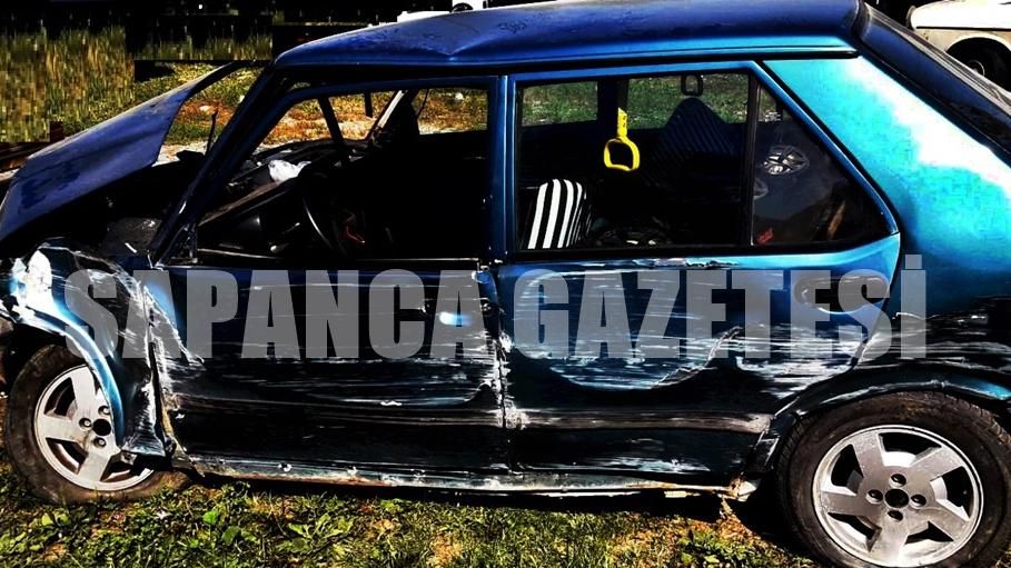 SAPANCA'DA ALKOLLÜ SÜRÜCÜ DUVARA ÇARPTI: 1 YARALI