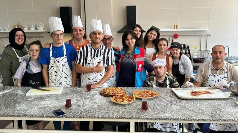 SAPANCA'DAKİ ÖZEL BİREYLER HEM ÜRETİYOR HEM KAZANIYOR