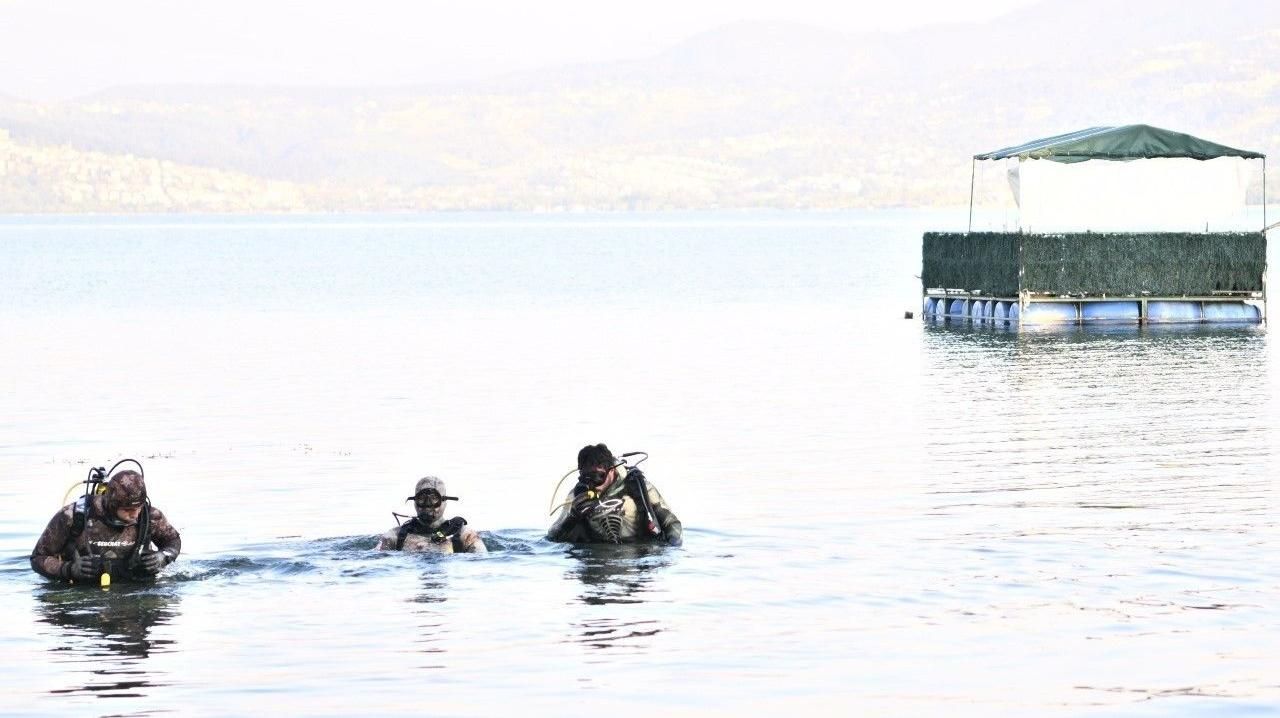 SAPANCA GÖLÜ'NDE HAYALET AĞLARI TOPLAYIP 100 BİN SAZAN SALACAKLAR