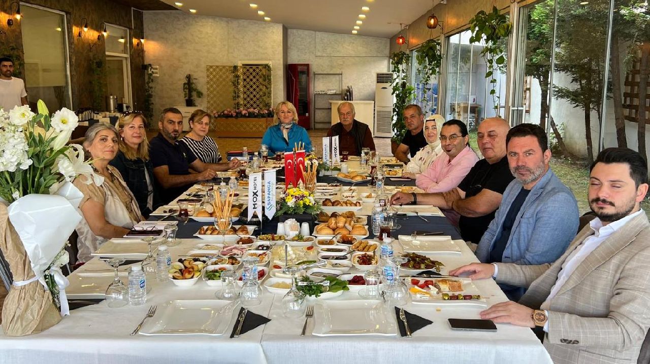 SAPANCA TURİZM DERNEĞİ BİR ARAYA GELDİ