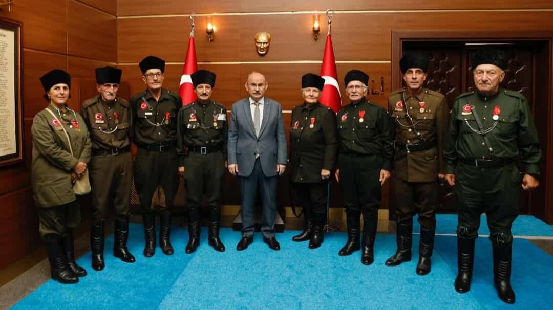 ŞEHİT VE GAZİ YAKINLARI DERNEĞİNDEN VALİ KARADENİZ'E ZİYARET