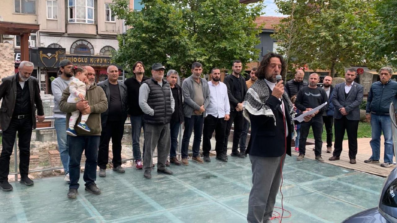 SAPANCA'DA İSRAİL'İN FİLİSTİN'E YÖNELİK SALDIRILARI PROTESTO EDİLDİ