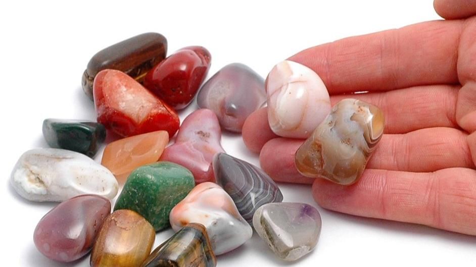 DOĞAL TAŞLAR, BİLİNÇSİZ KULLANILDIĞINDA FAYDADAN ÇOK ZARAR GETİRİYOR