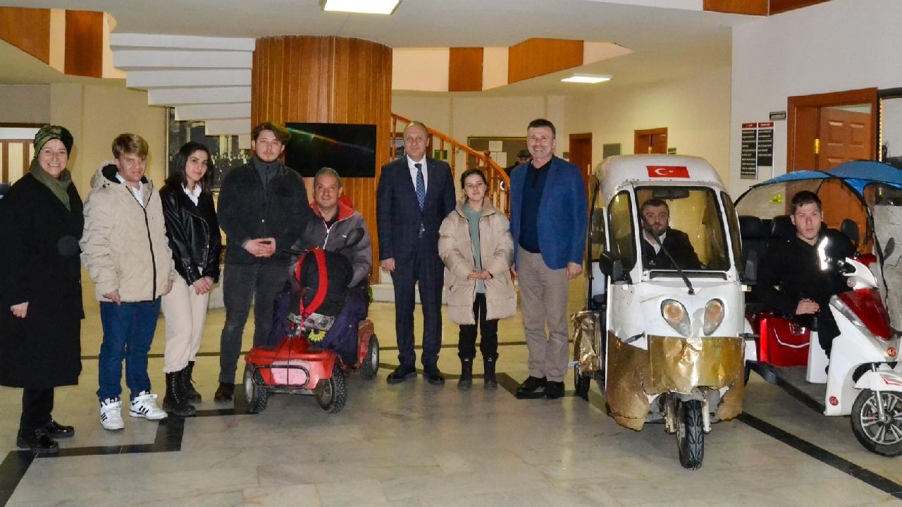 SAPANCA ENGELLİLER DERNEĞİNDEN BAŞKAN ÖZEN'E PLAKET