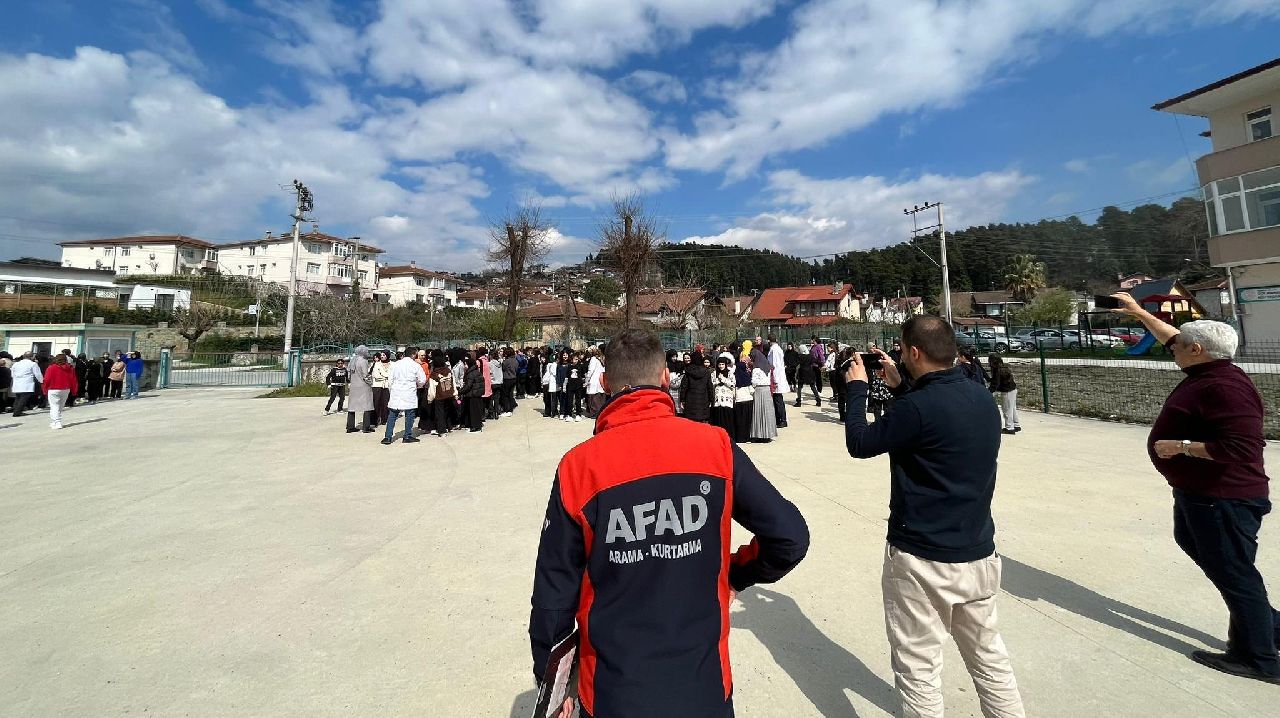 AFAD FARKINDALIK EĞİTİMLERİNE DEVAM EDİYOR