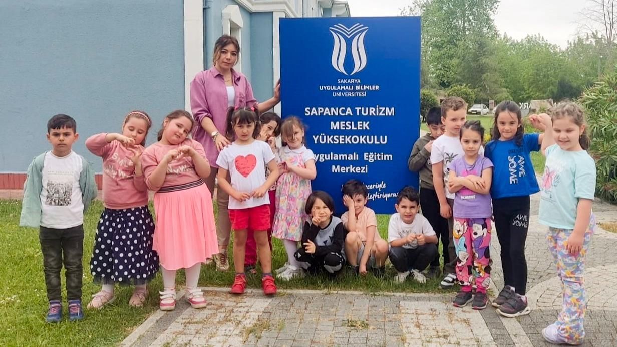 KEKLER MİNİK ELLERDEN ÇIKTI