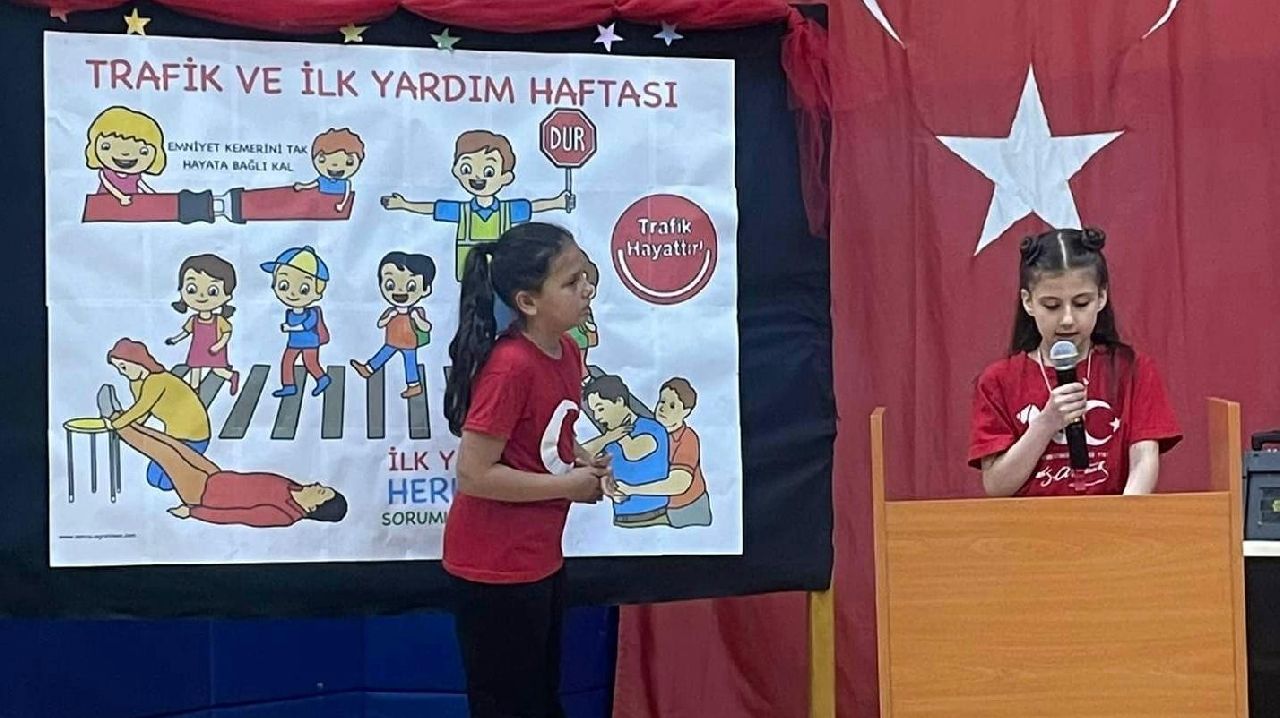 TRAFİK VE GÜVENLİĞİ HAFTASI GAZİPAŞA İLKOKULUNDA KUTLANDI