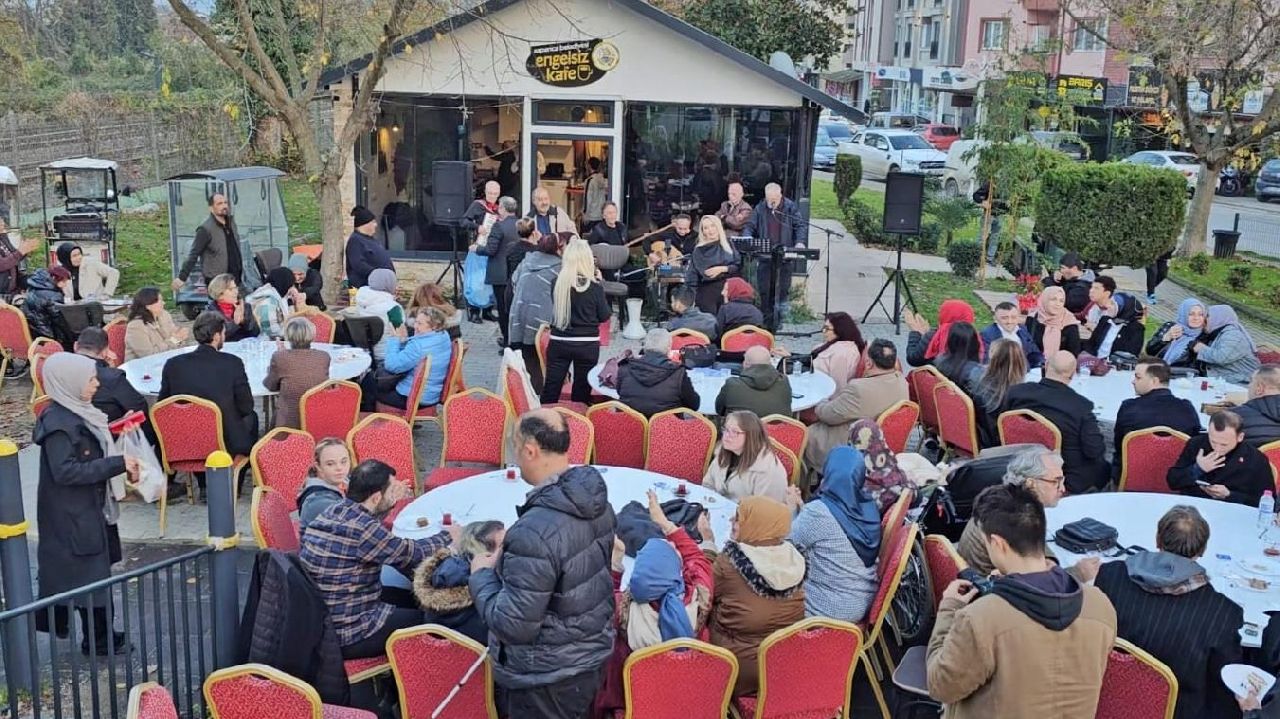 SAPANCA'DA ÖZEL BİREYLER DOYASIYA EĞLENDİ