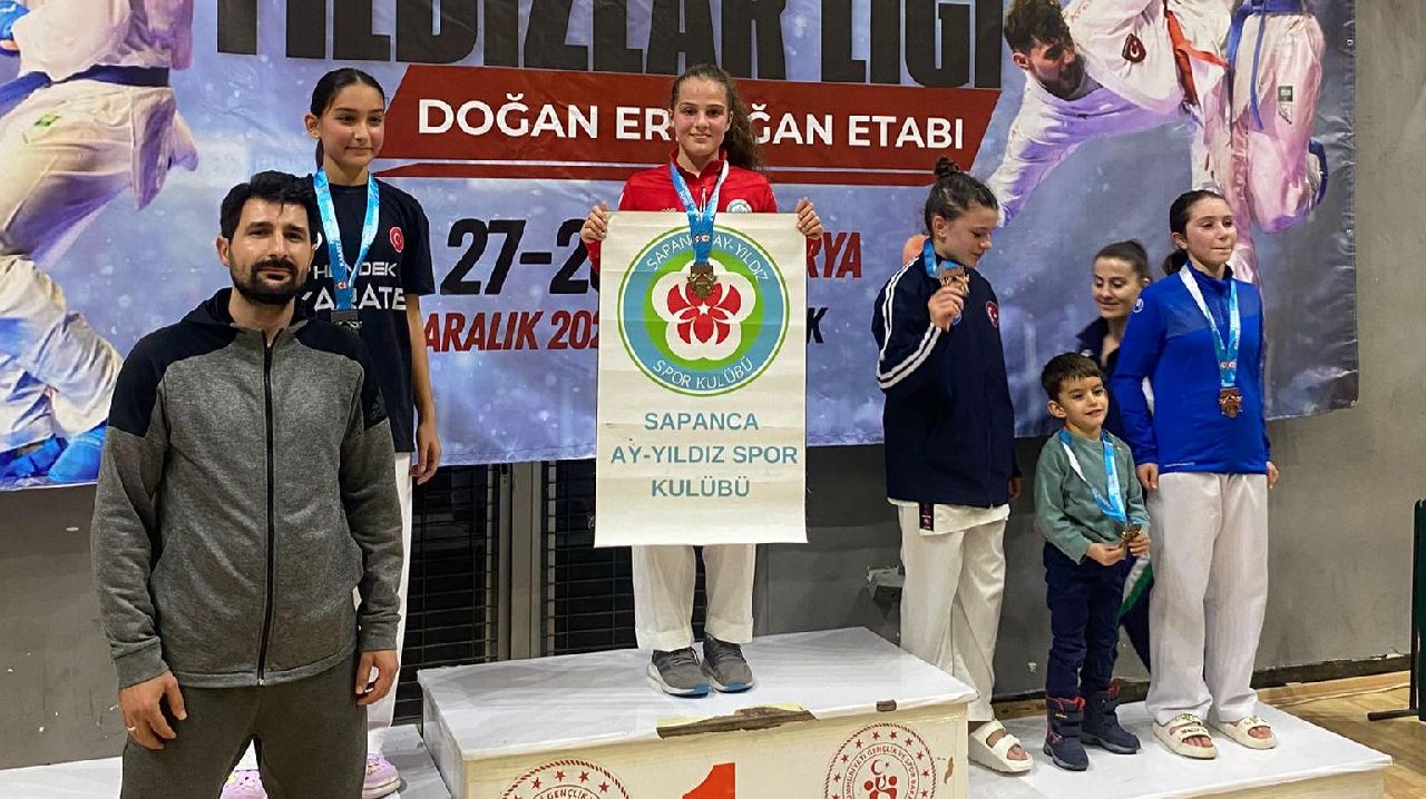 SAPANCA AYYILDIZSPOR KULÜBÜNDEN 10 MADALYA DAHA