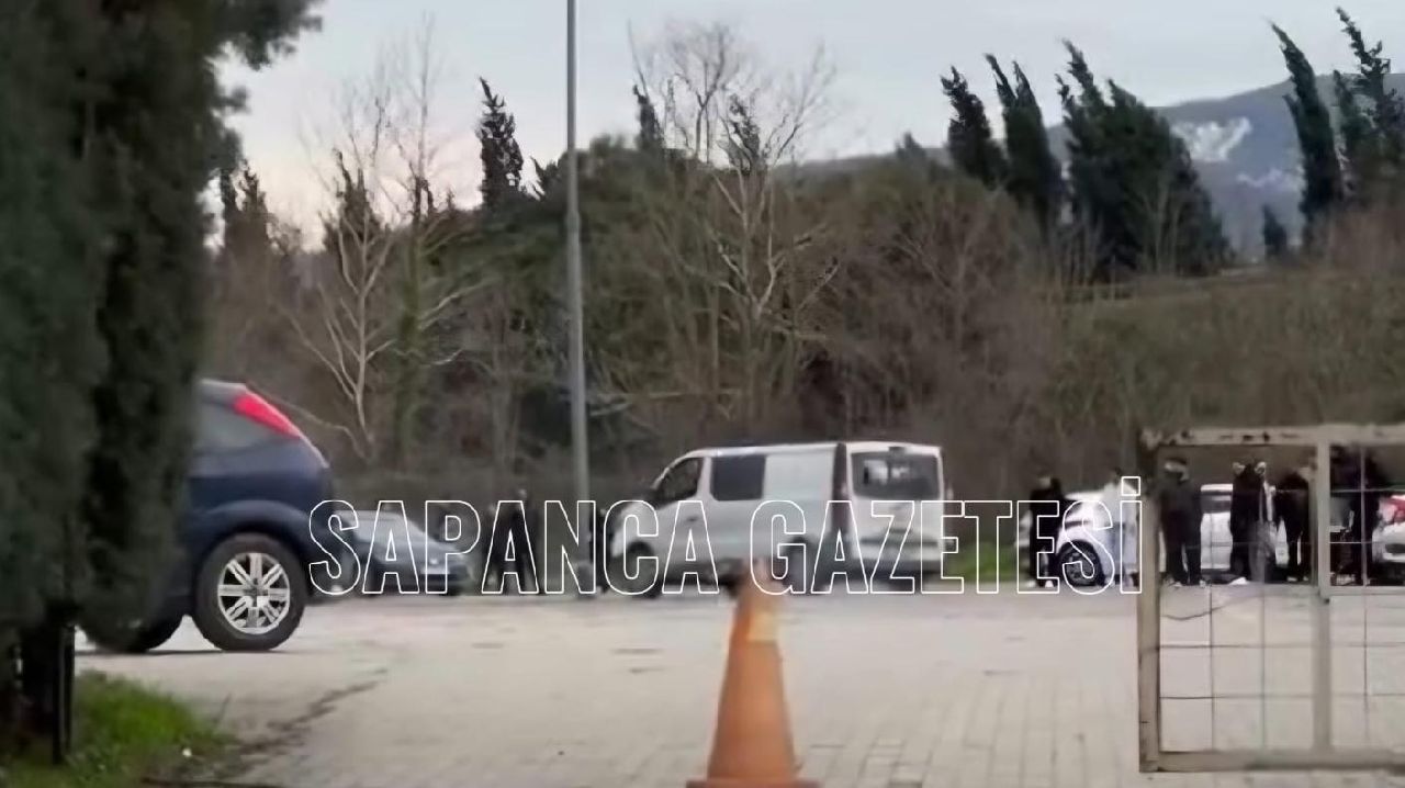 POLİS, DRİFT ATAN SÜRÜCÜYE CEZA KESEREK EHLİYETİNE EL KOYDU