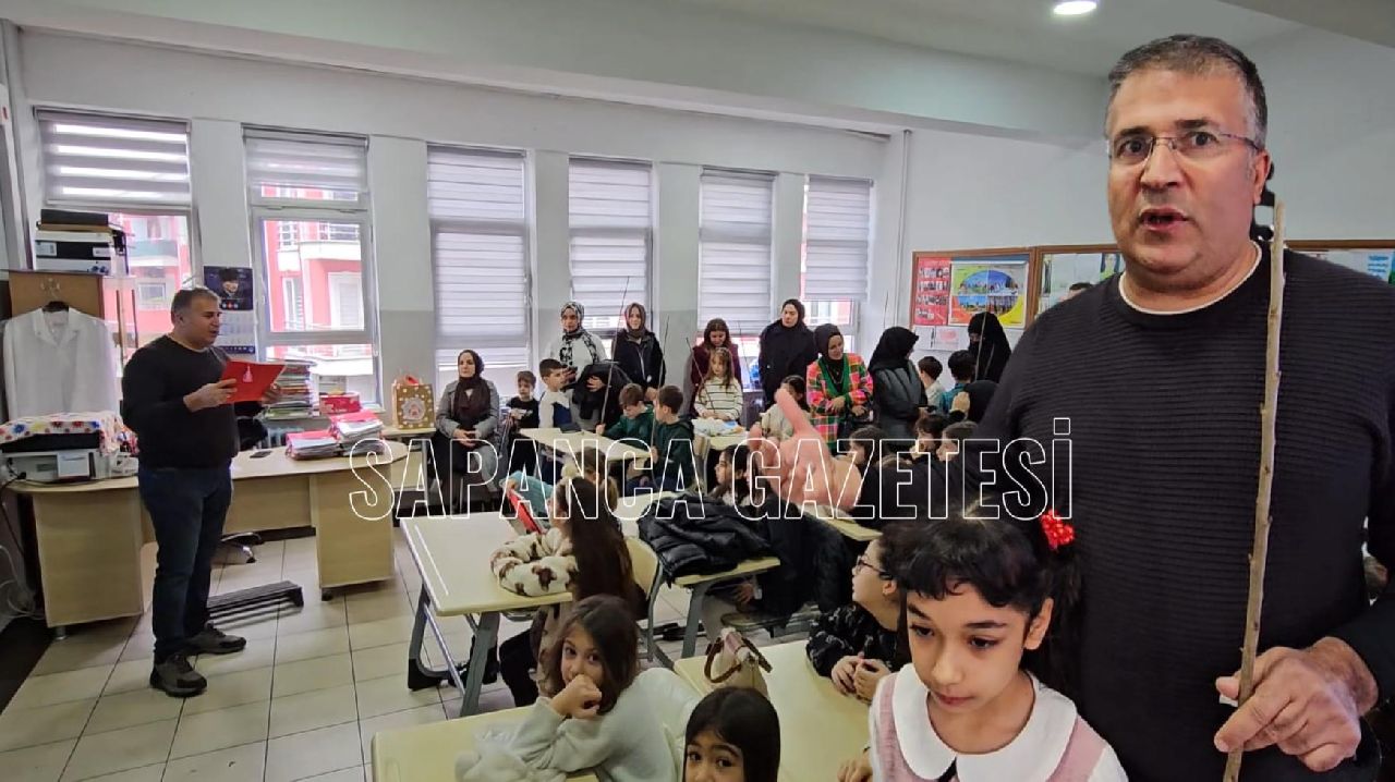 FİKRET ÖĞRETMENDE GELENEK DEĞİŞMEDİ; KARNE HEDİYESİ MEYVE FİDESİ