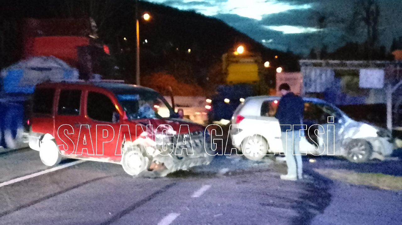 SAPANCA'DA TRAFİK KAZASI: 3 YARALI