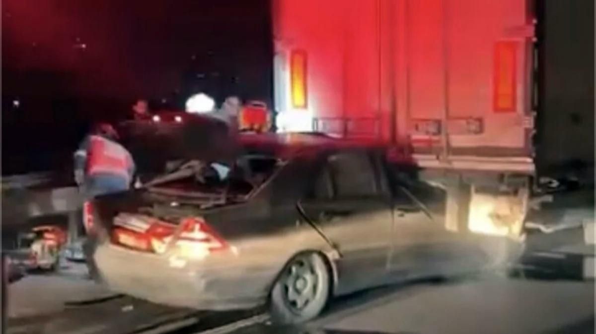 TIRA ÇARPAN OTOMOBİL SÜRÜCÜSÜ YARALANDI